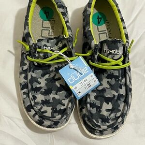 Hey Dude Boys Wally Slip On Dinosaur Camo Pattern Shoes Boys Size 4 New with Tag